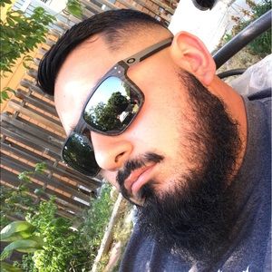 Meet your Posher, Charles